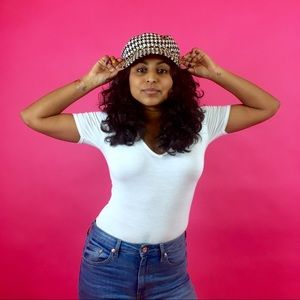 B&W Houndstooth Newsboy Cap w/ Gold Chain